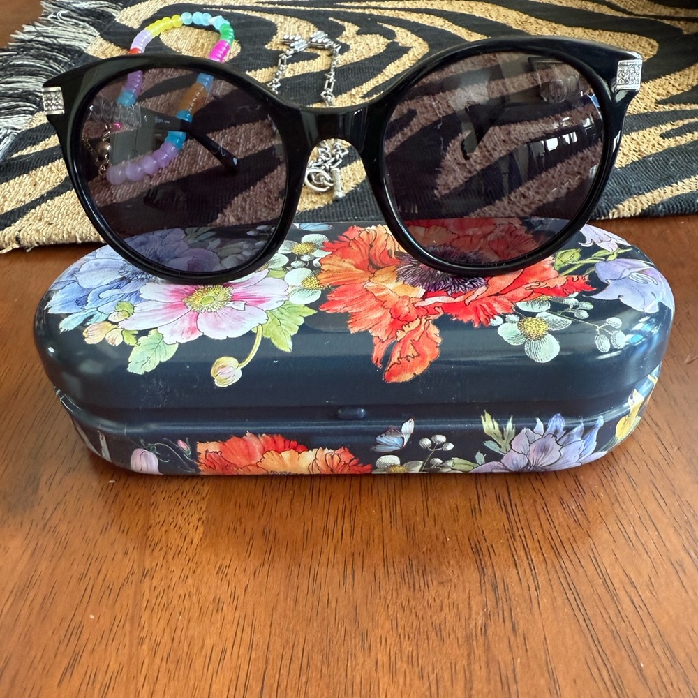 Brighton Elegant Black Sunglasses.., NEW - Picture 4 of 4